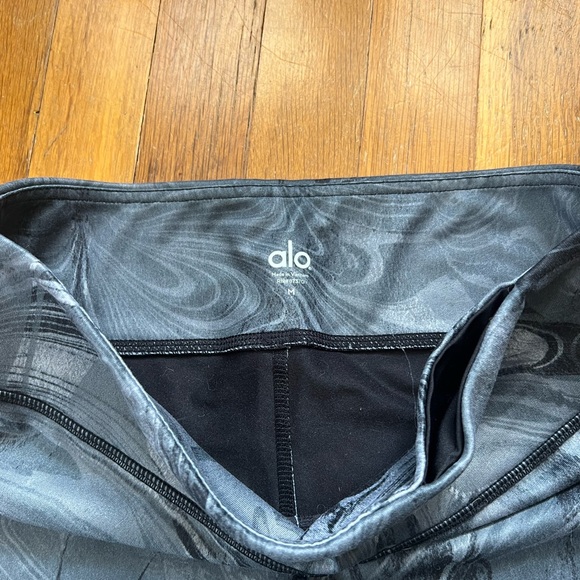 Alo legging capris - Picture 3 of 5